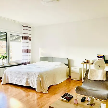 Lägenhet Schoene Mit Balkon In *
